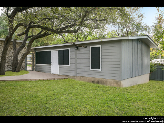 Listing photo id 31 for 8619 Oak Ledge