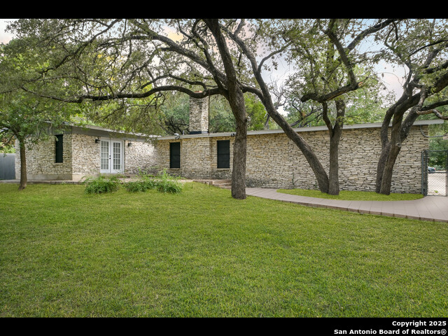 Listing photo id 32 for 8619 Oak Ledge