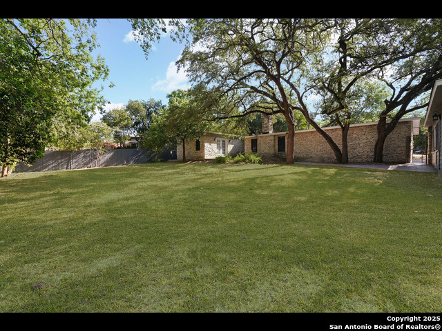 Listing photo id 34 for 8619 Oak Ledge