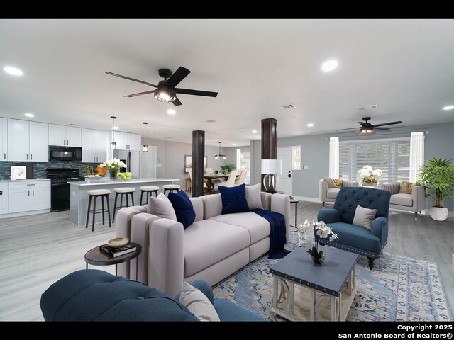 Listing photo id 5 for 8619 Oak Ledge