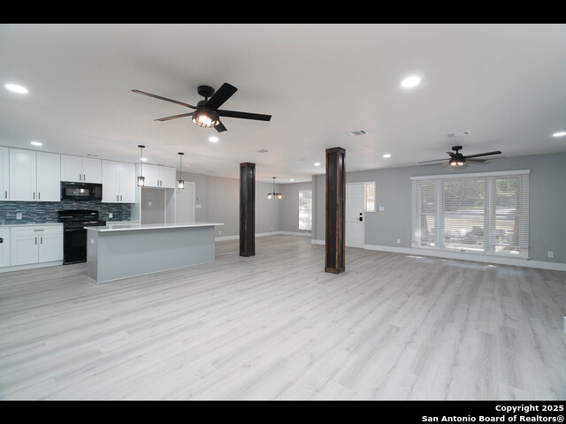 Listing photo id 6 for 8619 Oak Ledge