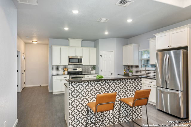 Image 16 of 33 For 212 Baylor W