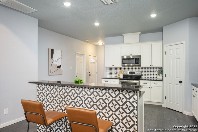 Image 17 of 33 For 212 Baylor W