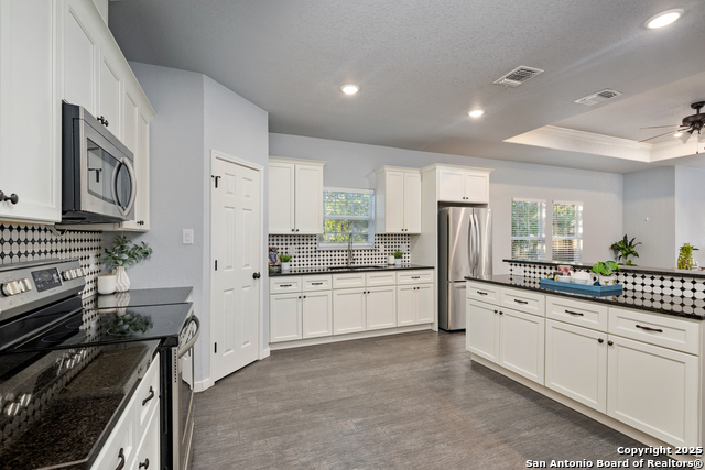 Image 18 of 33 For 212 Baylor W