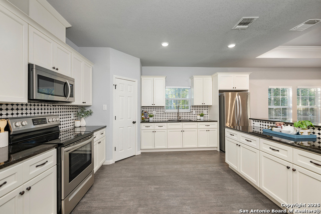 Image 19 of 33 For 212 Baylor W