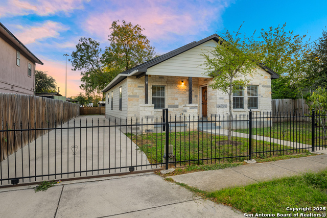 Image 2 of 33 For 212 Baylor W