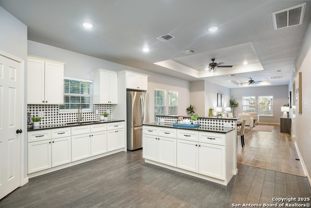 Image 21 of 33 For 212 Baylor W