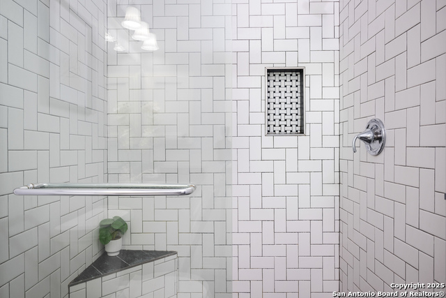 Image 25 of 33 For 212 Baylor W