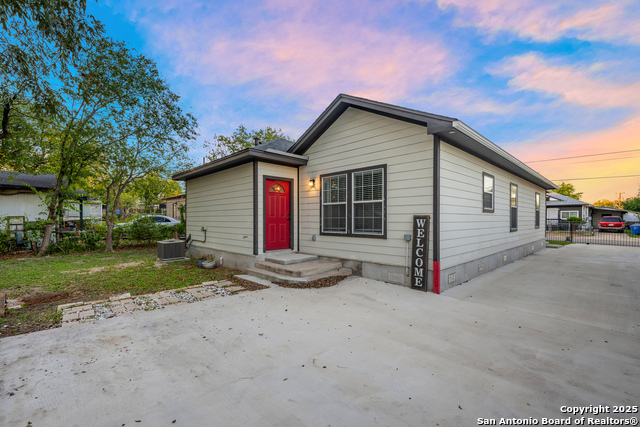 Image 31 of 33 For 212 Baylor W