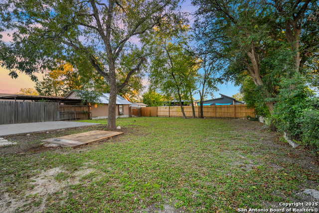 Image 33 of 33 For 212 Baylor W