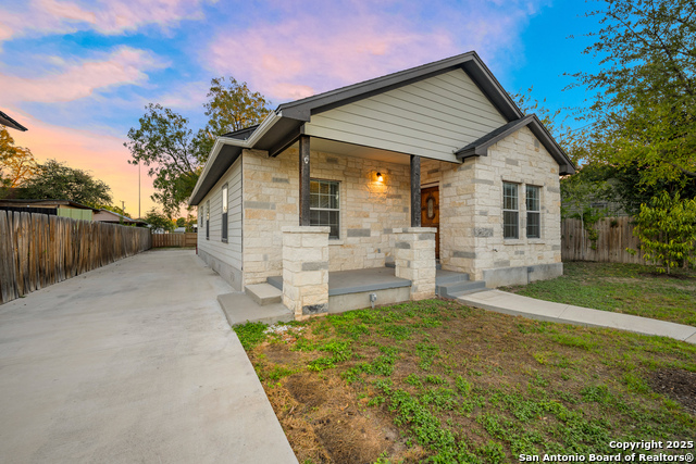 Image 4 of 33 For 212 Baylor W