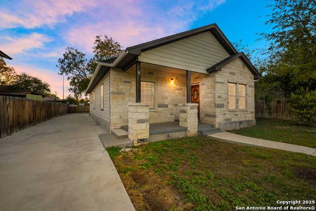 Image 8 of 33 For 212 Baylor W