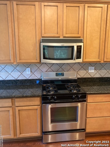 Image 5 of 19 For 639 Woodlawn Ave W