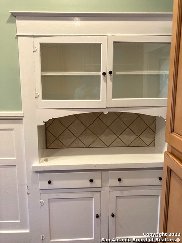 Image 9 of 19 For 639 Woodlawn Ave W