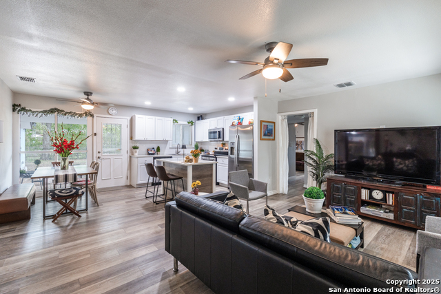 Listing photo id 4 for 311 Haverford