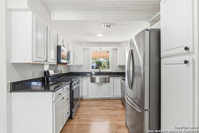 Listing photo id 9 for 1153 Garraty Rd