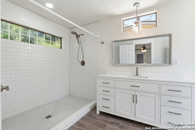 Listing photo id 15 for 1153 Garraty Rd