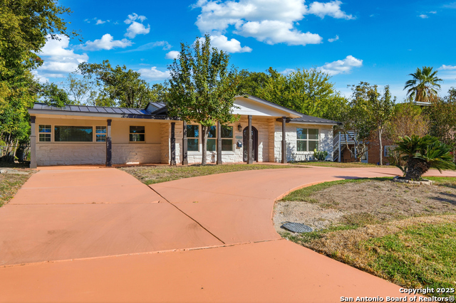 Listing photo id 0 for 1153 Garraty Rd