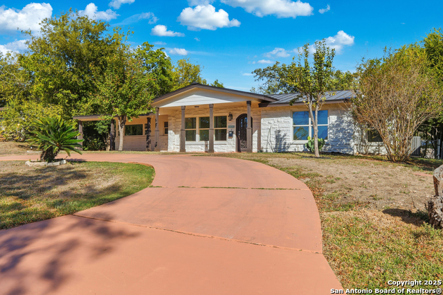 Listing photo id 1 for 1153 Garraty Rd