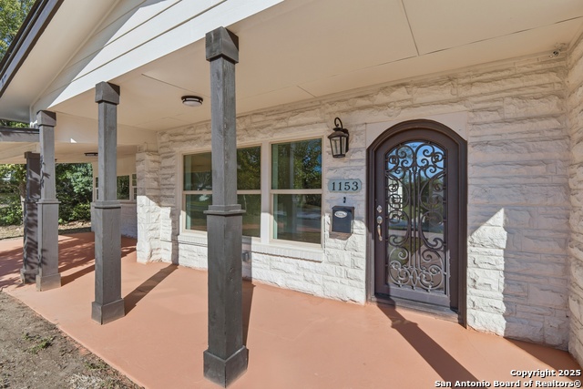 Listing photo id 2 for 1153 Garraty Rd