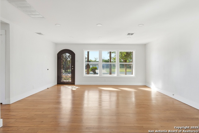 Listing photo id 3 for 1153 Garraty Rd