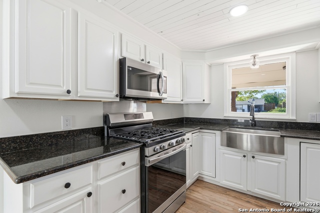 Listing photo id 7 for 1153 Garraty Rd