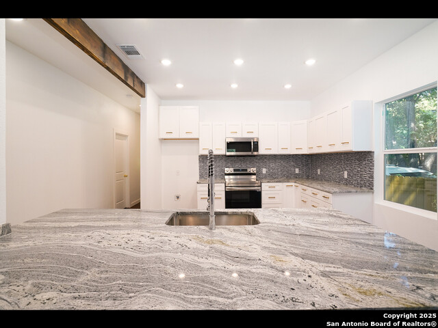 Listing photo id 8 for 419 Monumental N