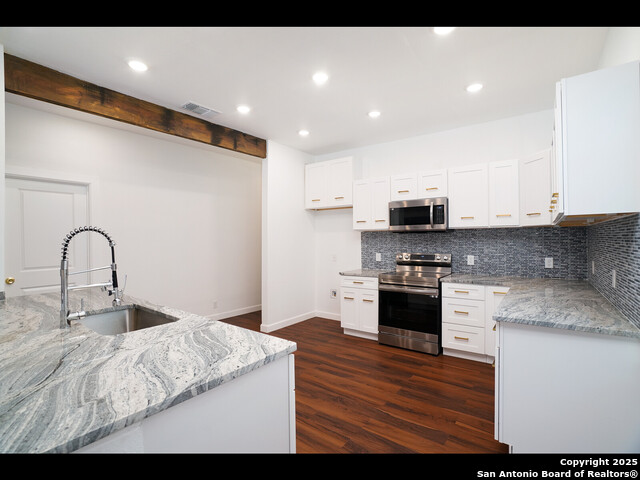 Listing photo id 9 for 419 Monumental N