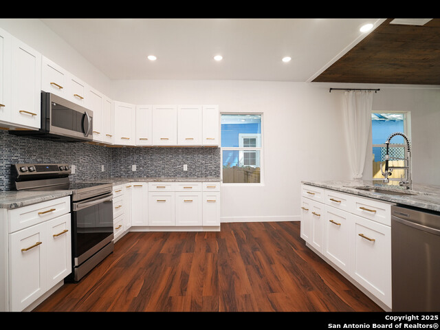 Listing photo id 10 for 419 Monumental N