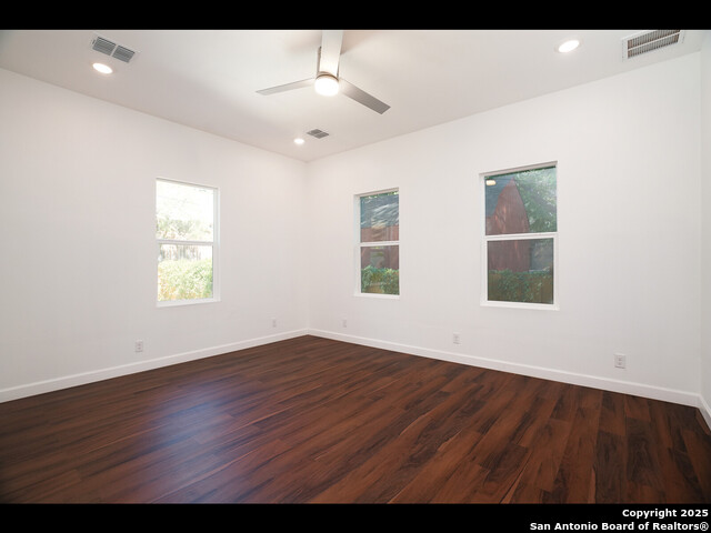 Listing photo id 13 for 419 Monumental N