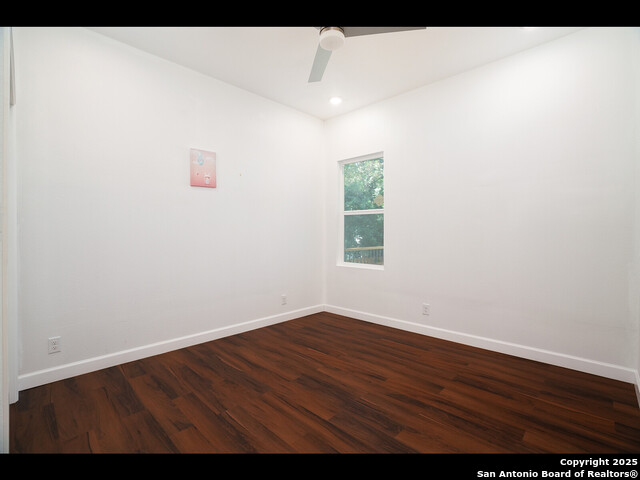 Listing photo id 16 for 419 Monumental N