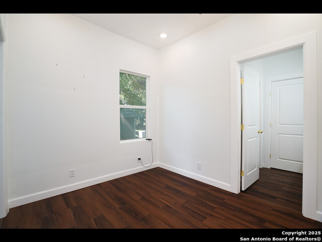 Listing photo id 18 for 419 Monumental N