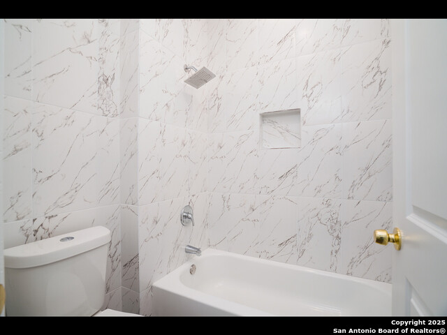 Listing photo id 19 for 419 Monumental N