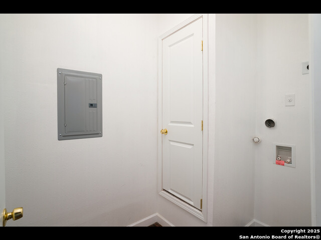 Listing photo id 21 for 419 Monumental N