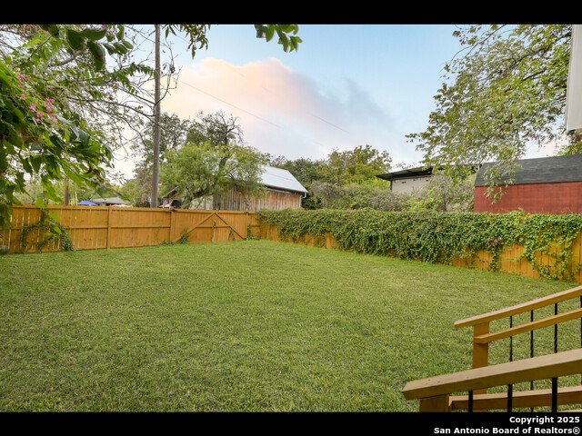 Listing photo id 22 for 419 Monumental N