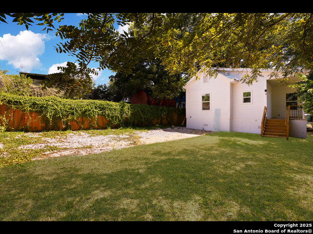 Listing photo id 28 for 419 Monumental N