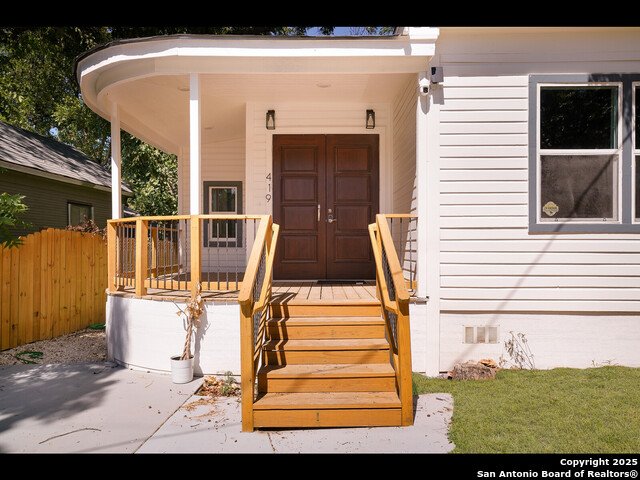 Listing photo id 3 for 419 Monumental N