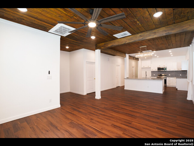 Listing photo id 6 for 419 Monumental N