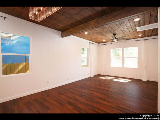 Listing photo id 7 for 419 Monumental N