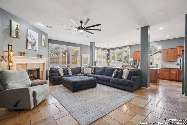 Listing photo id 6 for 16107 Los Sedona