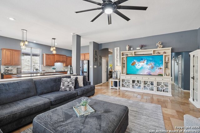 Listing photo id 7 for 16107 Los Sedona