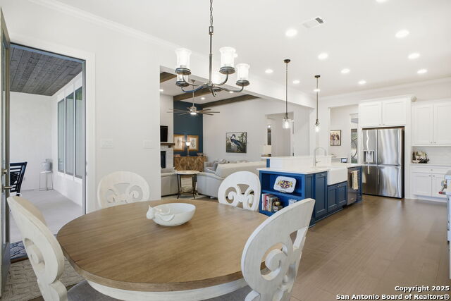 Listing photo id 19 for 4022 Abasolo