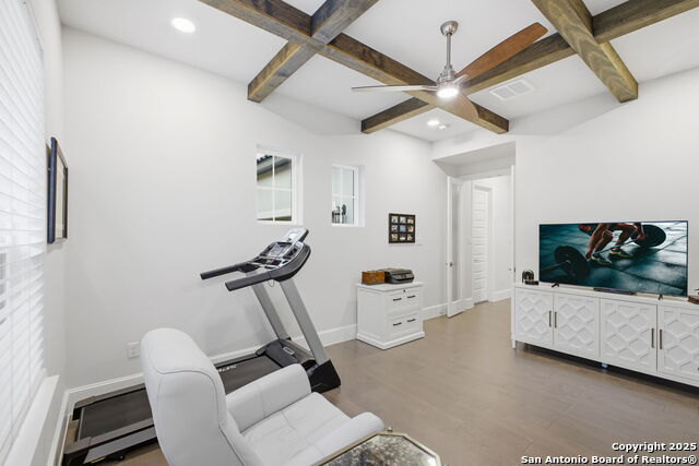 Listing photo id 31 for 4022 Abasolo