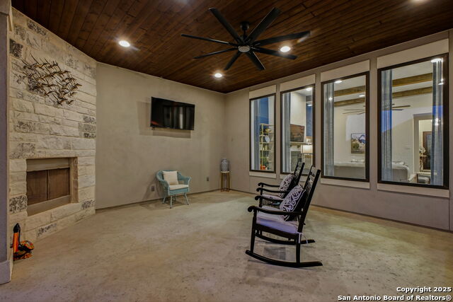 Listing photo id 42 for 4022 Abasolo