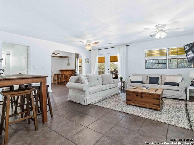 Image 18 of 46 For 2481 Lakeshore