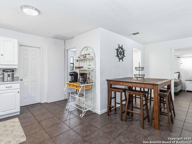 Image 21 of 46 For 2481 Lakeshore