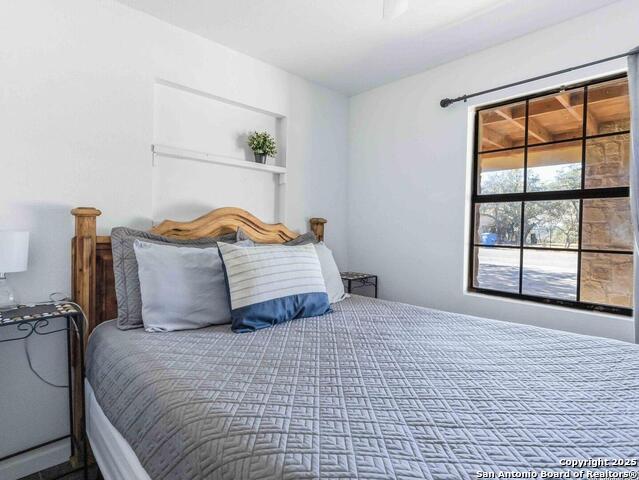 Image 36 of 46 For 2481 Lakeshore