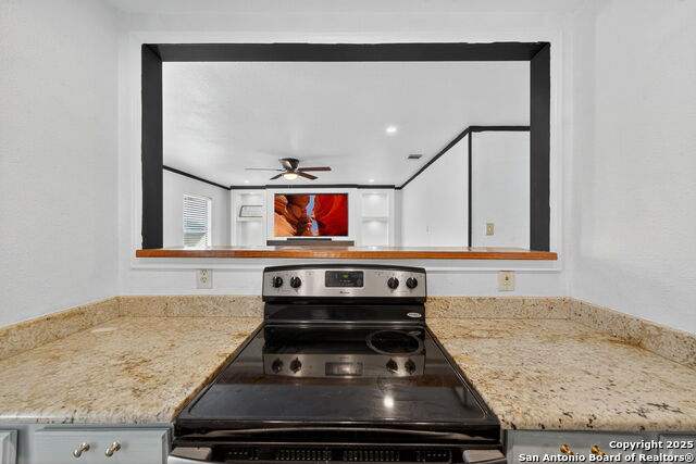 Image 22 of 34 For 315 Emerson W