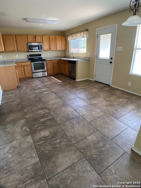 Image 4 of 7 For 225 Michelle