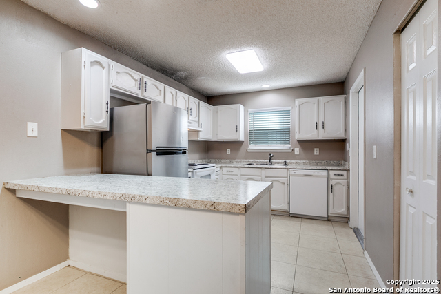 Image 9 of 25 For 3901 Pipers Court